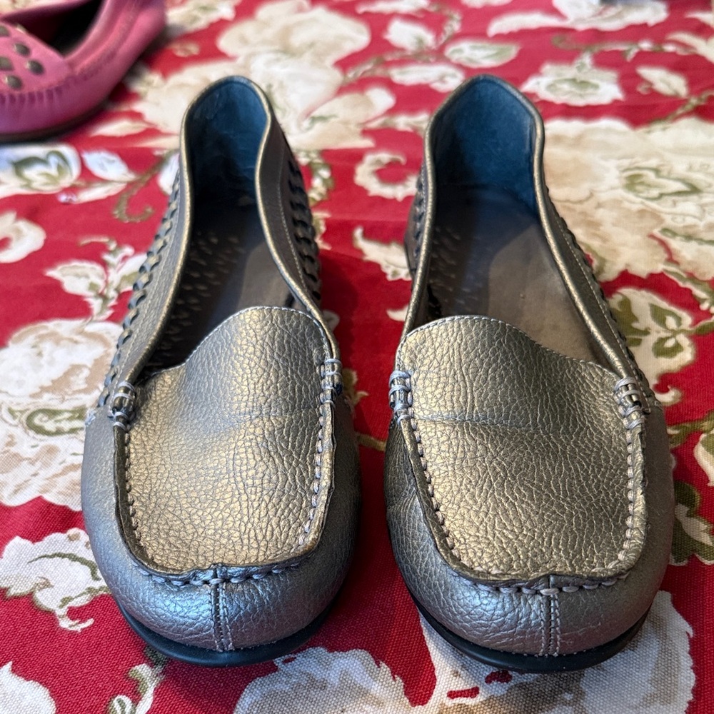AEROSOLES Metallic Silver Loafers